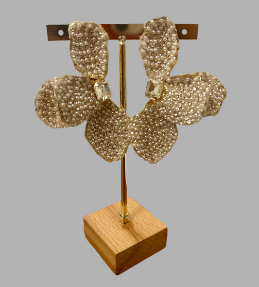 Orecchini “Petalo bianco “